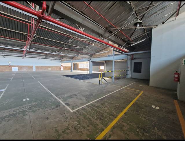 2,479M² WAREHOUSE TO LET IN BENROSE